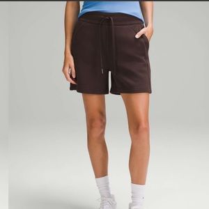 Lululemon Scuba High-Rise Short 5"
Espresso